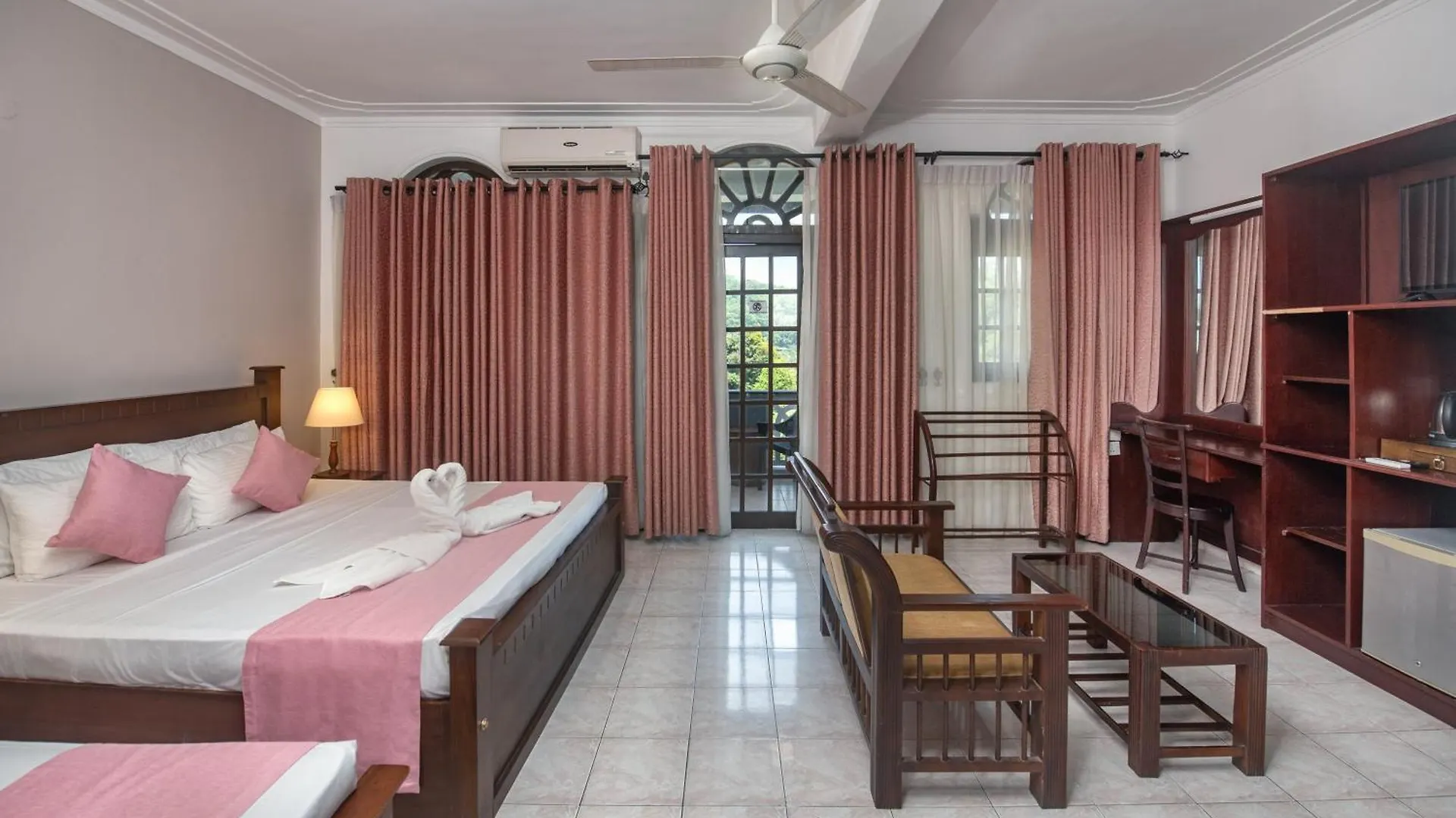 Ceyloni Lake Residency Kandy Hotel