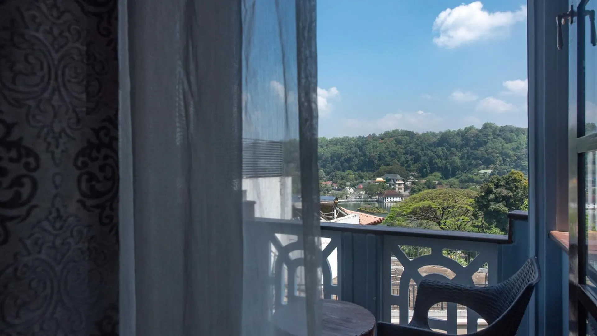 Hotel Ceyloni Lake Residency Kandy