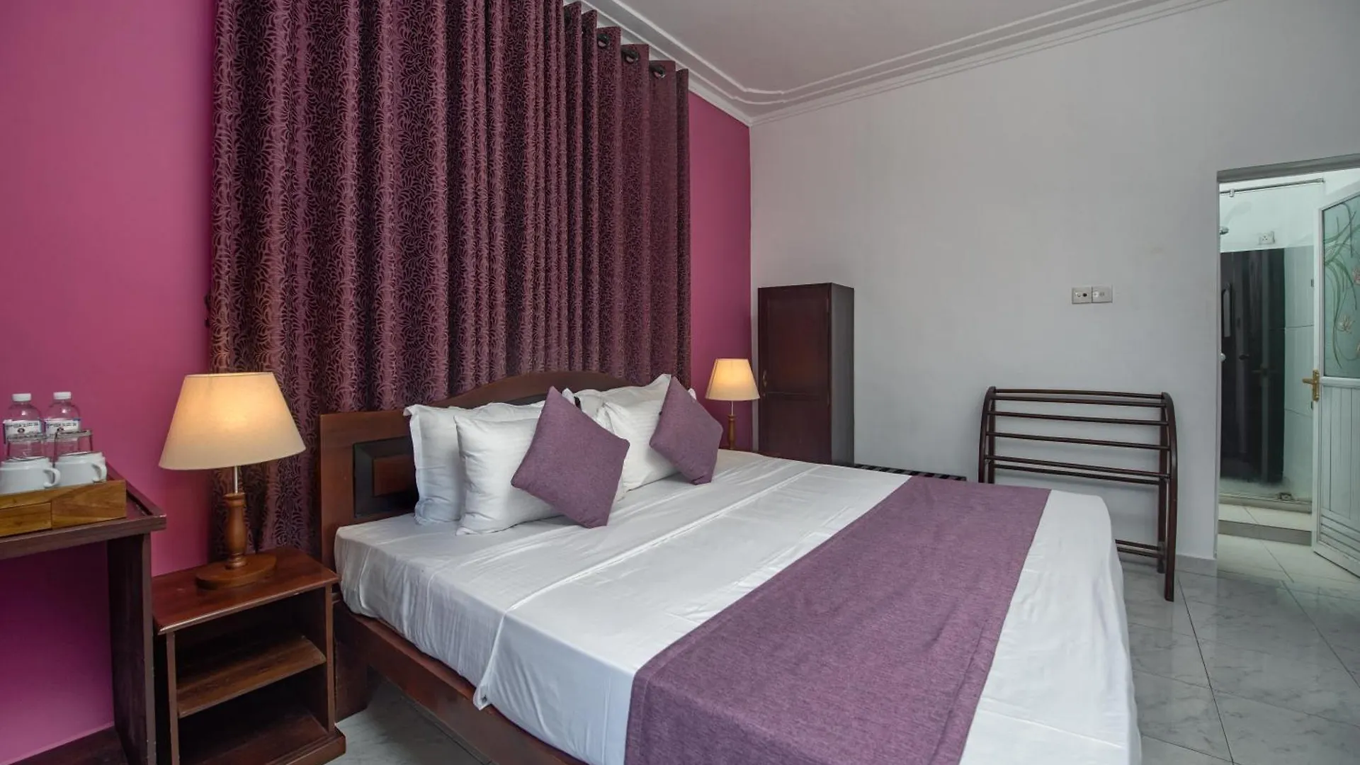 Hotel Ceyloni Lake Residency Kandy