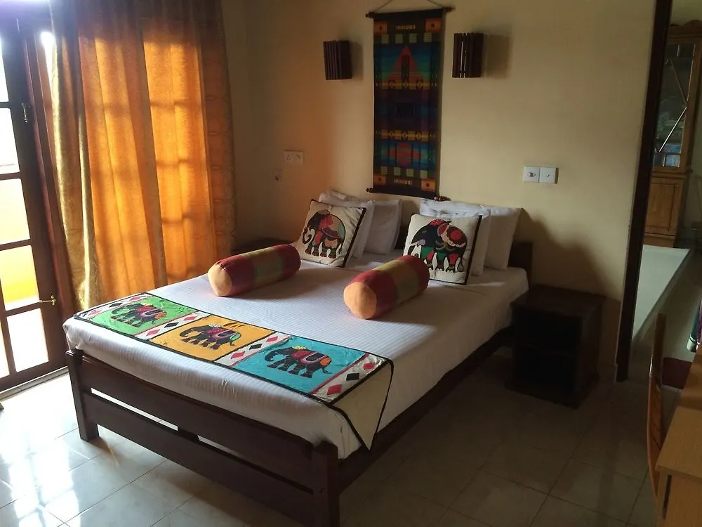 Hotel Ceyloni Lake Residency Kandy