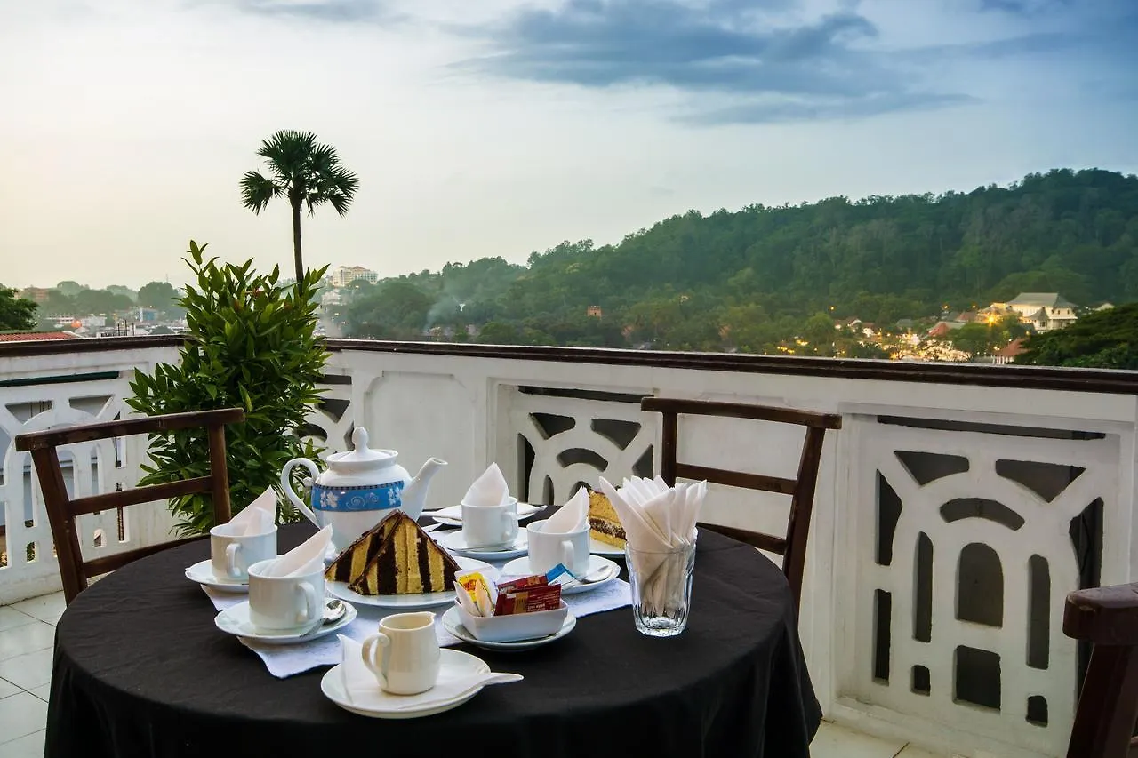 Ceyloni Lake Residency Kandy 2*,