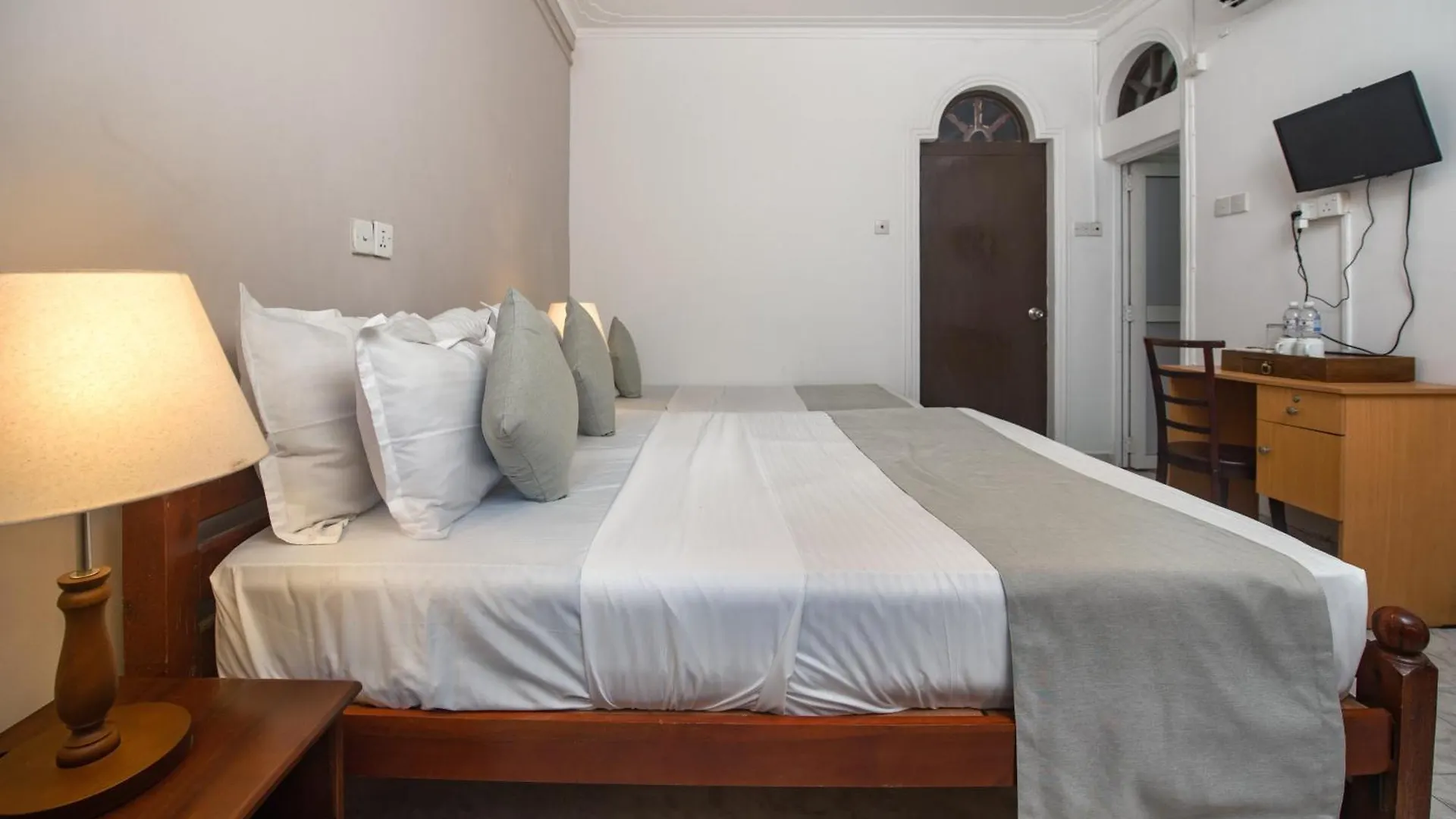Ceyloni Lake Residency Канди Отель